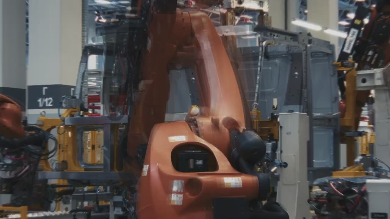 Как обеспечивается безопасность труда на производстве?