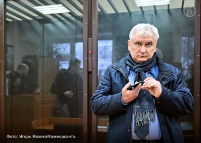 Бывший военный судья Альберт Тришкин, ранивший из пистолета в августе 2024 года во время дорожного конфликта таксиста, заявил в суде, что готов выплатить потерпевшему компенсацию в 2 млн руб