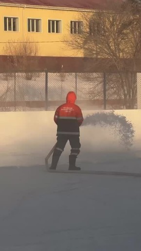 Хоккейная коробка в парке «Кристальный» готовится к открытию