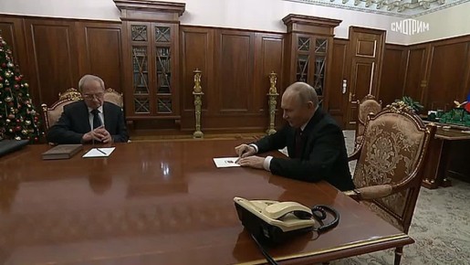 "Конечно, хочу поздравить вас и всех членов Конституционного суда с приближающимся праздником, с Днем Конституции": Владимир Путин встретился в Кремле с председателем Конституционного суда