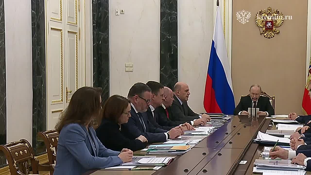 Президент РФ Владимир Путин проводит совещание по экономическим вопросам