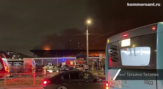 Пожар на площади 300 кв. м произошел на Правобережном рынке в Невском районе Санкт-Петербурга, сообщили в МЧС