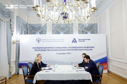 Глава Минпромторга России Антон Алиханов и Министр культуры Российской Федерации Ольга Любимова обсудили развитие производства музыкальных инструментов и осмотрели выставку отечественных продукции