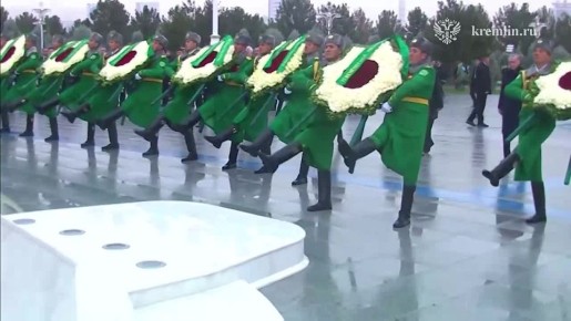 Путин прибыл в Ашхабад, где проведет ряд встреч