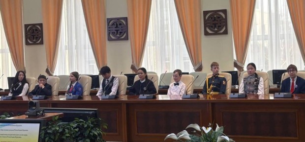 Сегодня, 12 декабря, в День Конституции России в зале совещаний главы Бурятии прошла церемония награждения жителей республики Государственными наградами