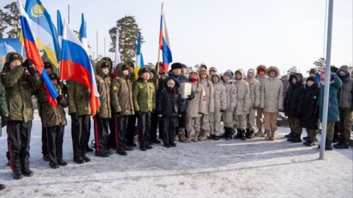 12 декабря в честь Дня Конституции РФ в городе трудовой доблести Улан-Удэ произведен пушечный залп