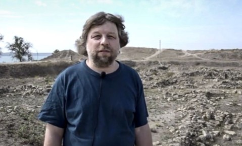 Это абсолютно сфабрикованное политическое дело, которое не имеет ничего общего не только с наукой, но и нормальным человеческим общением ученых из разных стран