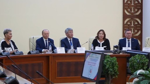 +30 новых граждан России. Бурятским подросткам вручили паспорта