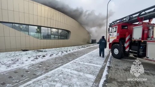 В Суздале 210 человек, в том числе 50 детей эвакуировали из горящего аквапарка, сообщили в пресс-службе регионального управления МЧС