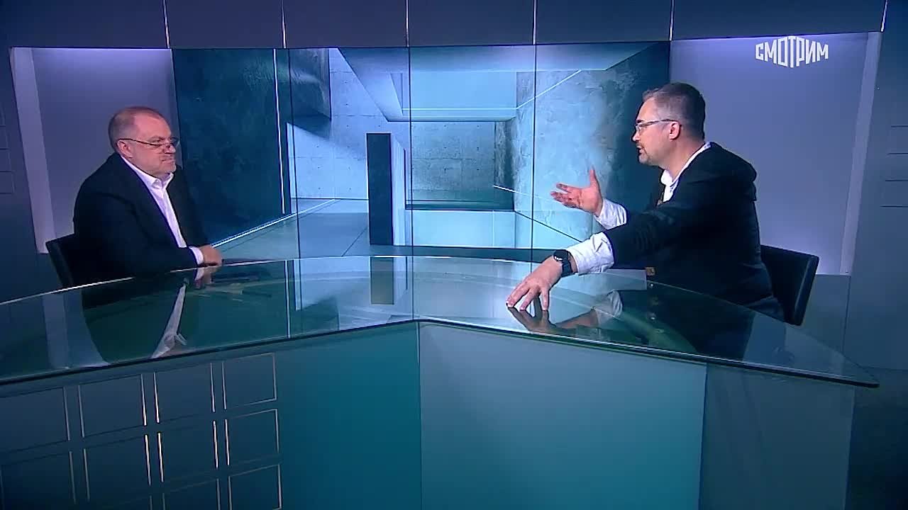 Современный искусственный интеллект не сможет заменить на фронте человека в качестве оператора дрона, заявил главный конструктор Центра комплексных беспилотных решений Дмитрий Кузякин в программе "Вести с Александром...