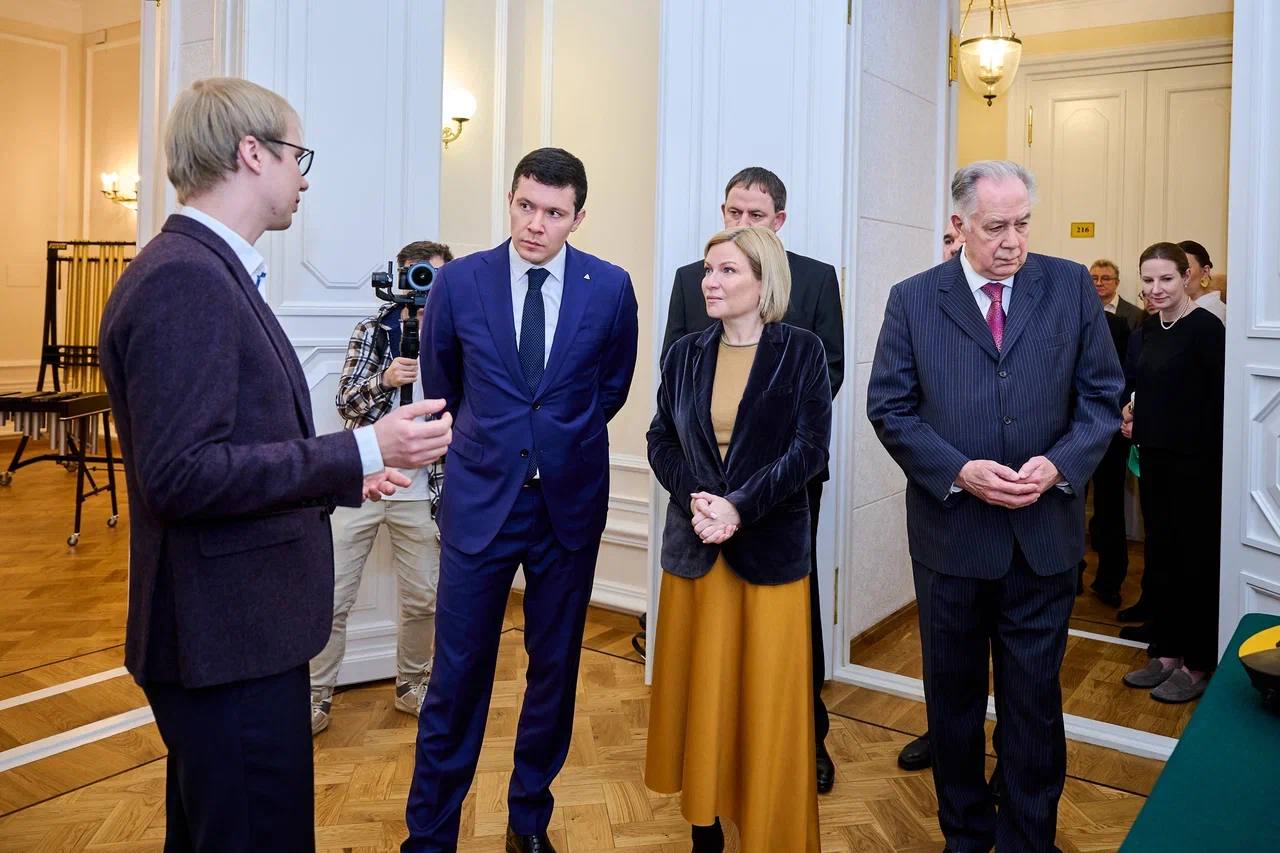 Ольга Любимова: Вместе с моим коллегой, Министром промышленности и торговли России Антоном Алихановым провели совещание по передаче музыкальных инструментов Ольга Любимова: Вместе с моим коллегой, Министром промышленности и торговли России Антоном Алихановым провели совещание по передаче музыкальных инструментов