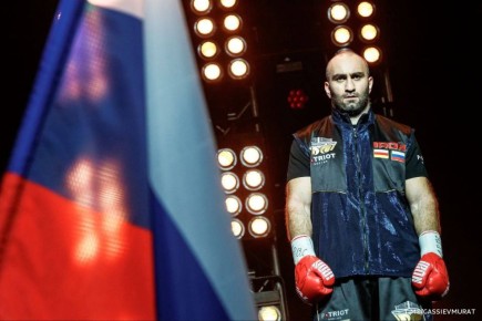 Российский боксер Мурат Гассиев завоевал титул регулярного чемпиона мира Всемирной боксерской ассоциации (WBA) в тяжелом весе