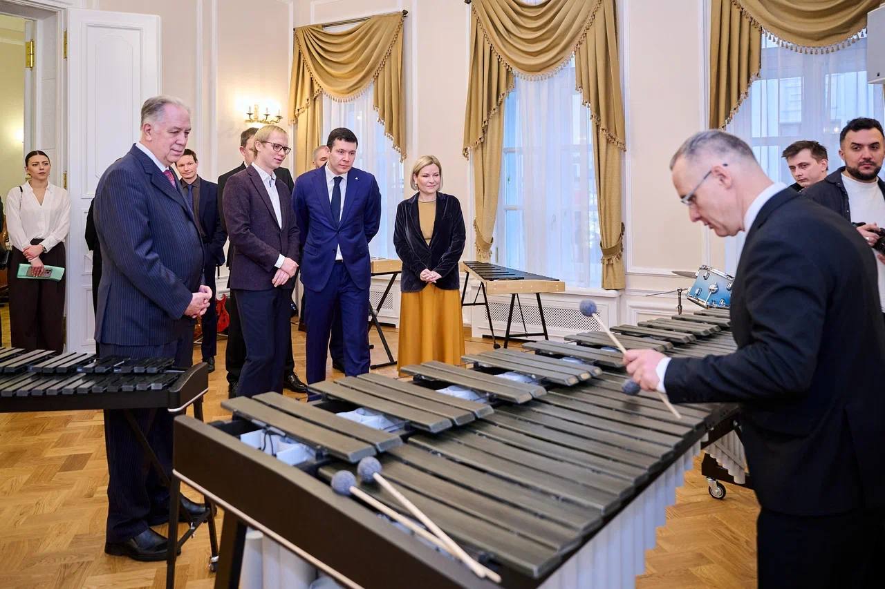 Ольга Любимова: Вместе с моим коллегой, Министром промышленности и торговли России Антоном Алихановым провели совещание по передаче музыкальных инструментов Ольга Любимова: Вместе с моим коллегой, Министром промышленности и торговли России Антоном Алихановым провели совещание по передаче музыкальных инструментов