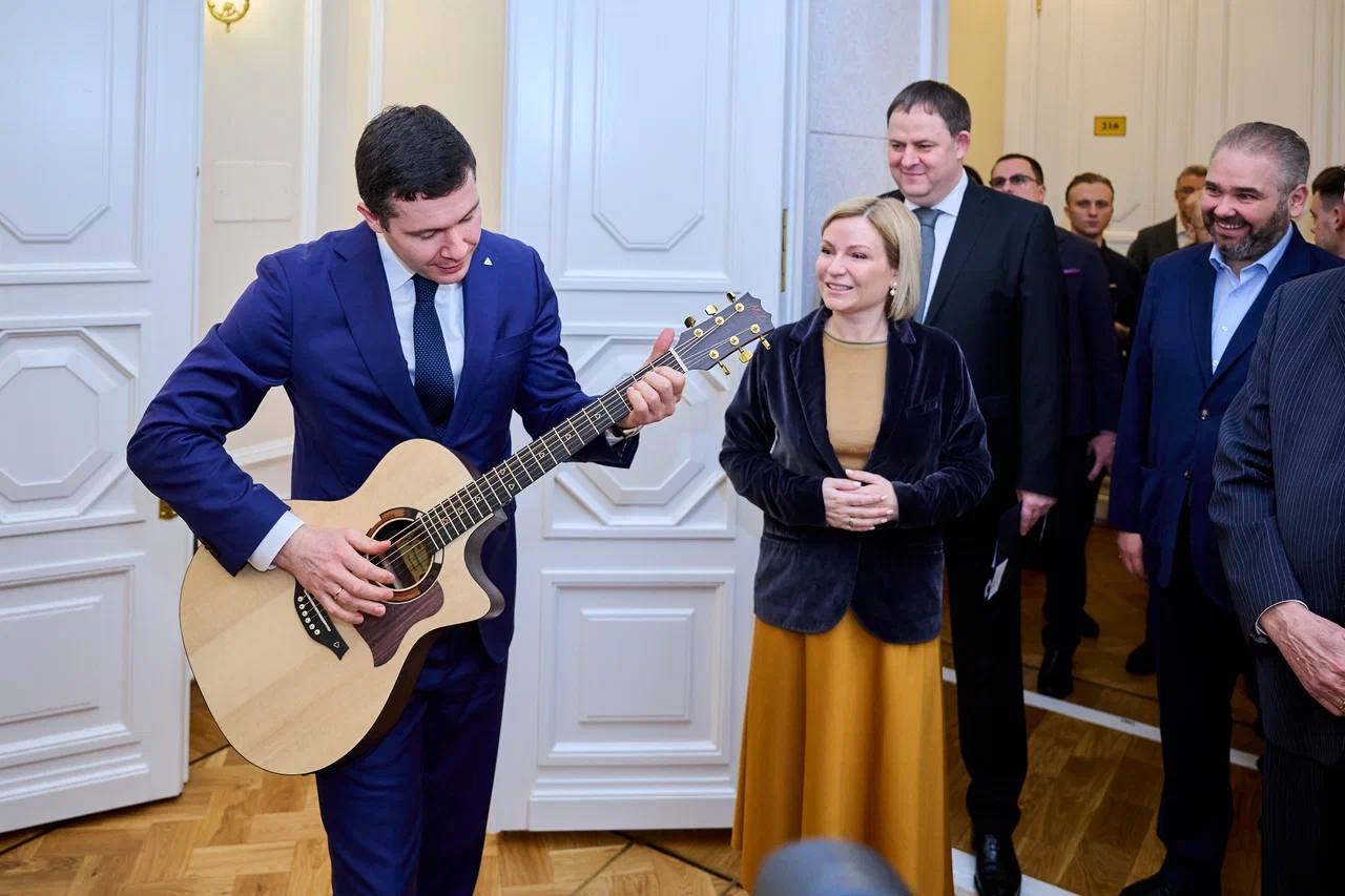 Ольга Любимова: Вместе с моим коллегой, Министром промышленности и торговли России Антоном Алихановым провели совещание по передаче музыкальных инструментов Ольга Любимова: Вместе с моим коллегой, Министром промышленности и торговли России Антоном Алихановым провели совещание по передаче музыкальных инструментов