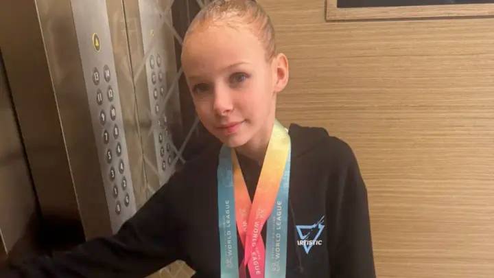 С флагом в руках и победой в сердце: девятилетняя россиянка из Кургана заявила о Родине на турнире в ОАЭ