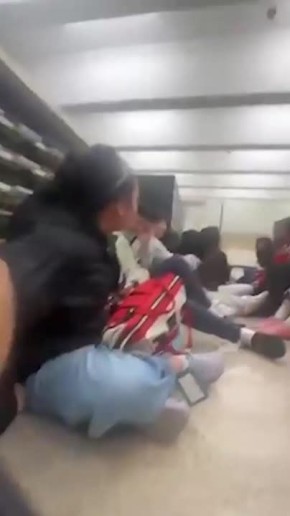 В сети появились кадры из Брауновского университета США, где неизвестный открыл огонь по студентам