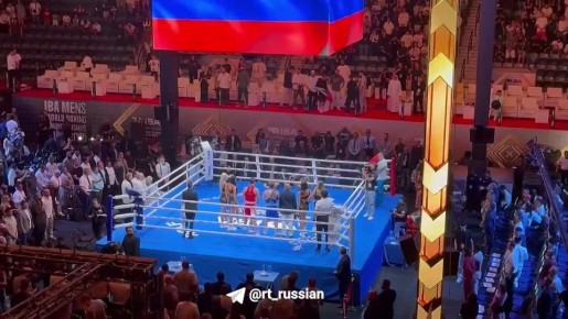 Русский гимн и первое золото для сборной России на чемпионате мира по боксу в Дубае