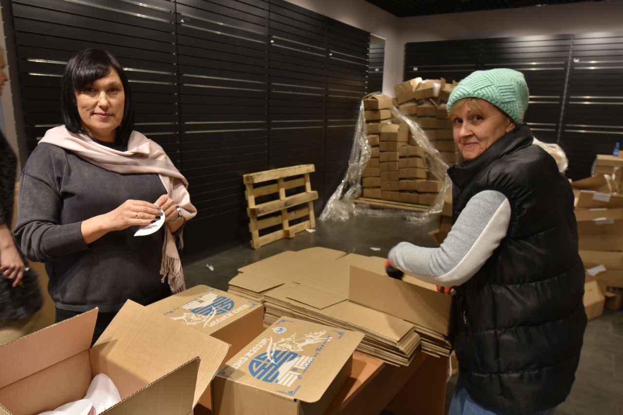 Алексей Цыденов: Доброе утро, земляки!. Готовимся к Новому Году и передаём частичку дома нашим парням на передовую! Несколько дней волонтеры собирали для воинов-земляков подарочные наборы Алексей Цыденов: Доброе утро, земляки!. Готовимся к Новому Году и передаём частичку дома нашим парням на передовую! Несколько дней волонтеры собирали для воинов-земляков подарочные наборы