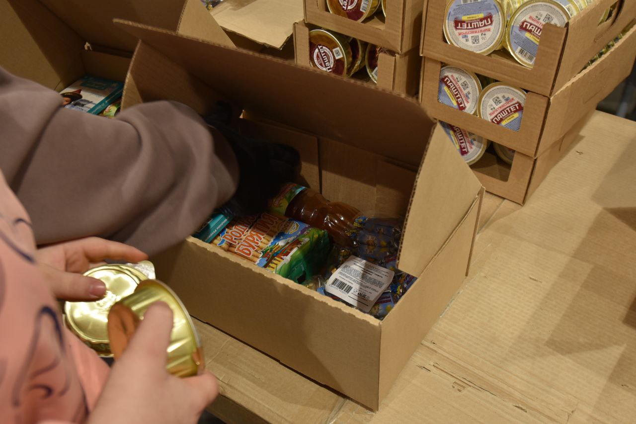 Алексей Цыденов: Доброе утро, земляки!. Готовимся к Новому Году и передаём частичку дома нашим парням на передовую! Несколько дней волонтеры собирали для воинов-земляков подарочные наборы Алексей Цыденов: Доброе утро, земляки!. Готовимся к Новому Году и передаём частичку дома нашим парням на передовую! Несколько дней волонтеры собирали для воинов-земляков подарочные наборы