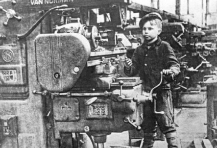 12-летний фрезеровщик на Пермском моторостроительном заводе