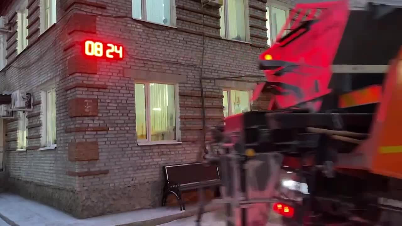 В Улан-Удэ устраняют последствия небольшого снегопада