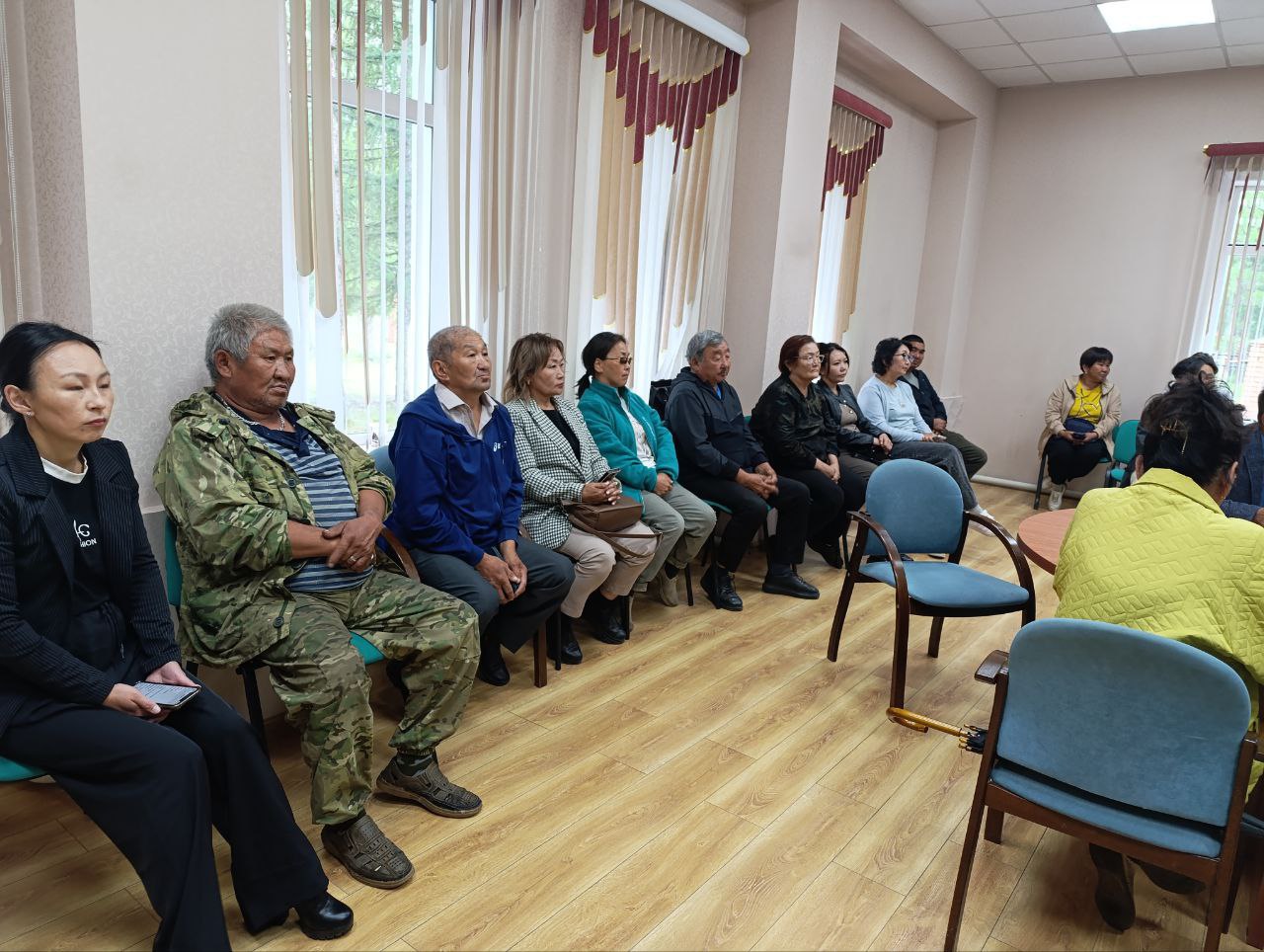 После вмешательства прокуратуры 41 жителю Окинского района выдано удостоверение «Член семьи участника специальной военной операции» После вмешательства прокуратуры 41 жителю Окинского района выдано удостоверение «Член семьи участника специальной военной операции»