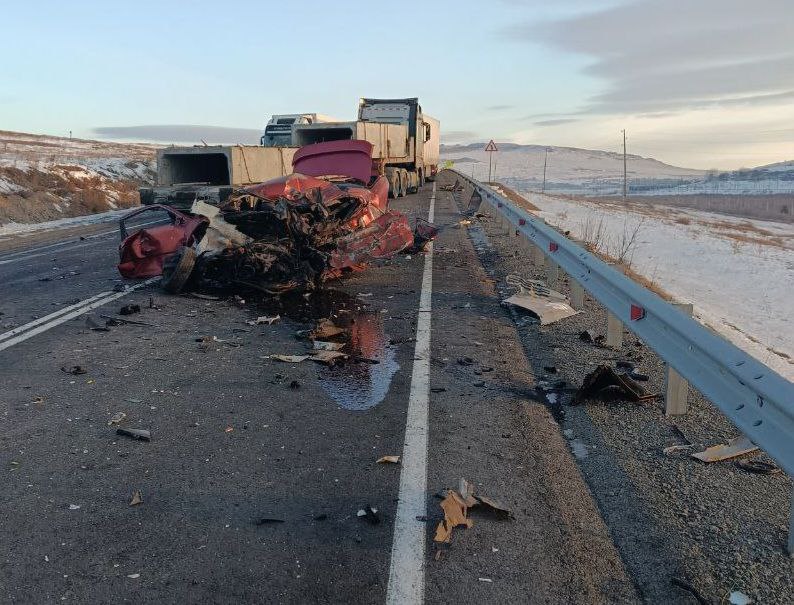 Водитель Toyota Corolla погиб в столкновении с фурой в Забайкальском крае Водитель Toyota Corolla погиб в столкновении с фурой в Забайкальском крае