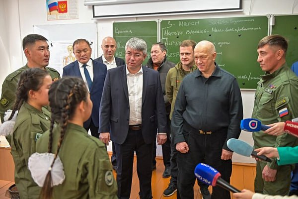 Юрий Трутнев Буряад Уласта «Сэрэгшэ» гээн тбэй албарида айлшалба