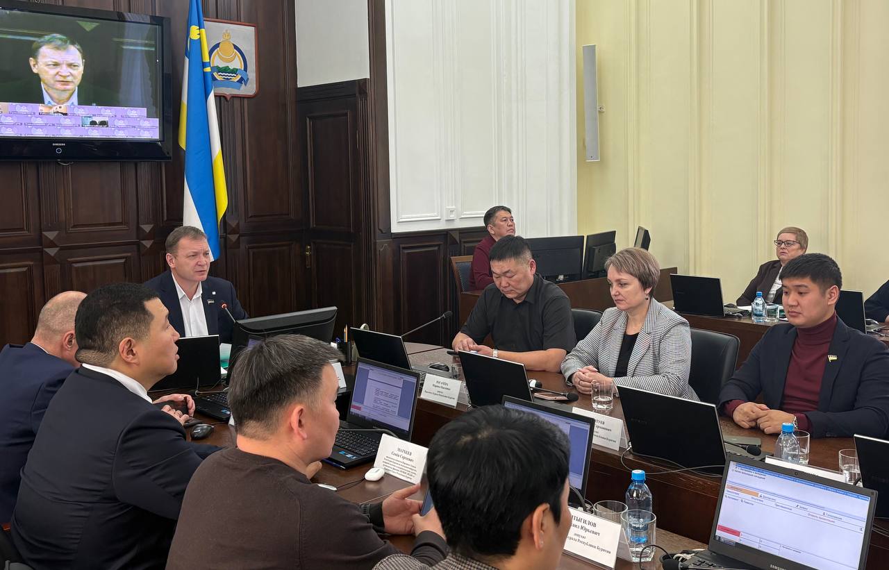 Сегодня под руководством председателя Комитета по социальной политике Народного Хурала РБ Игоря Марковца состоялось заседание «круглого стола» на тему «О ходе реализации мероприятий по профилактике заболеваний и формированию... Сегодня под руководством председателя Комитета по социальной политике Народного Хурала РБ Игоря Марковца состоялось заседание «круглого стола» на тему «О ходе реализации мероприятий по профилактике заболеваний и формированию...