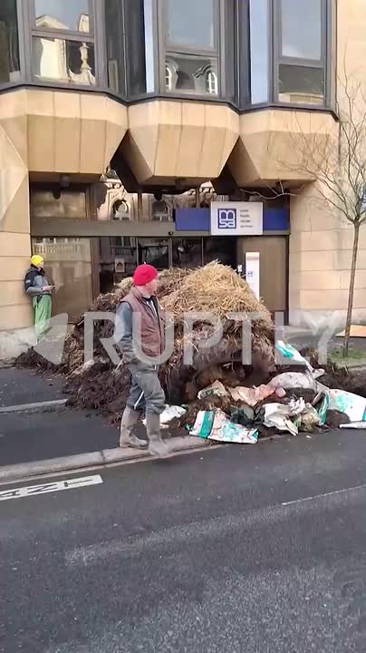 Приедешь в Париж — не загрустишь