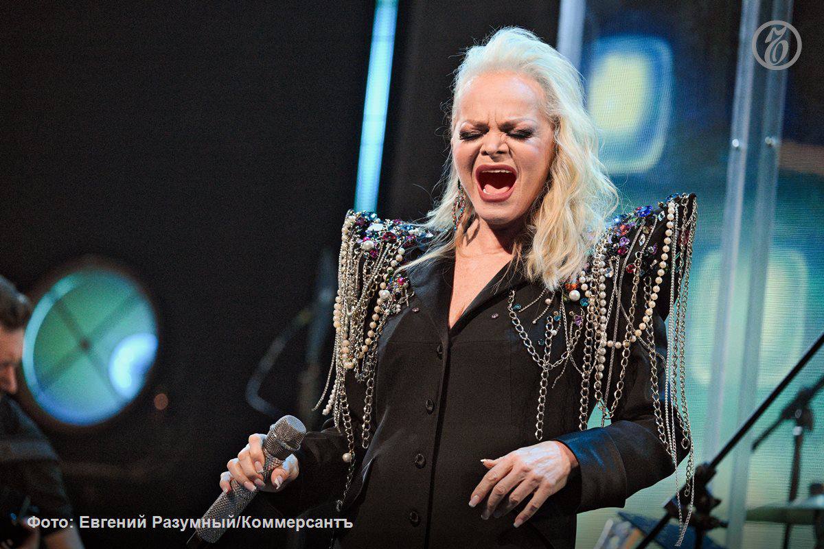 Психиатрическая экспертиза певицы Ларисы Долиной по делу о продаже квартиры в Хамовниках подтвердила, что в момент сделки с покупательницей Полиной Лурье артистка находилась в состоянии психического расстройства и не...