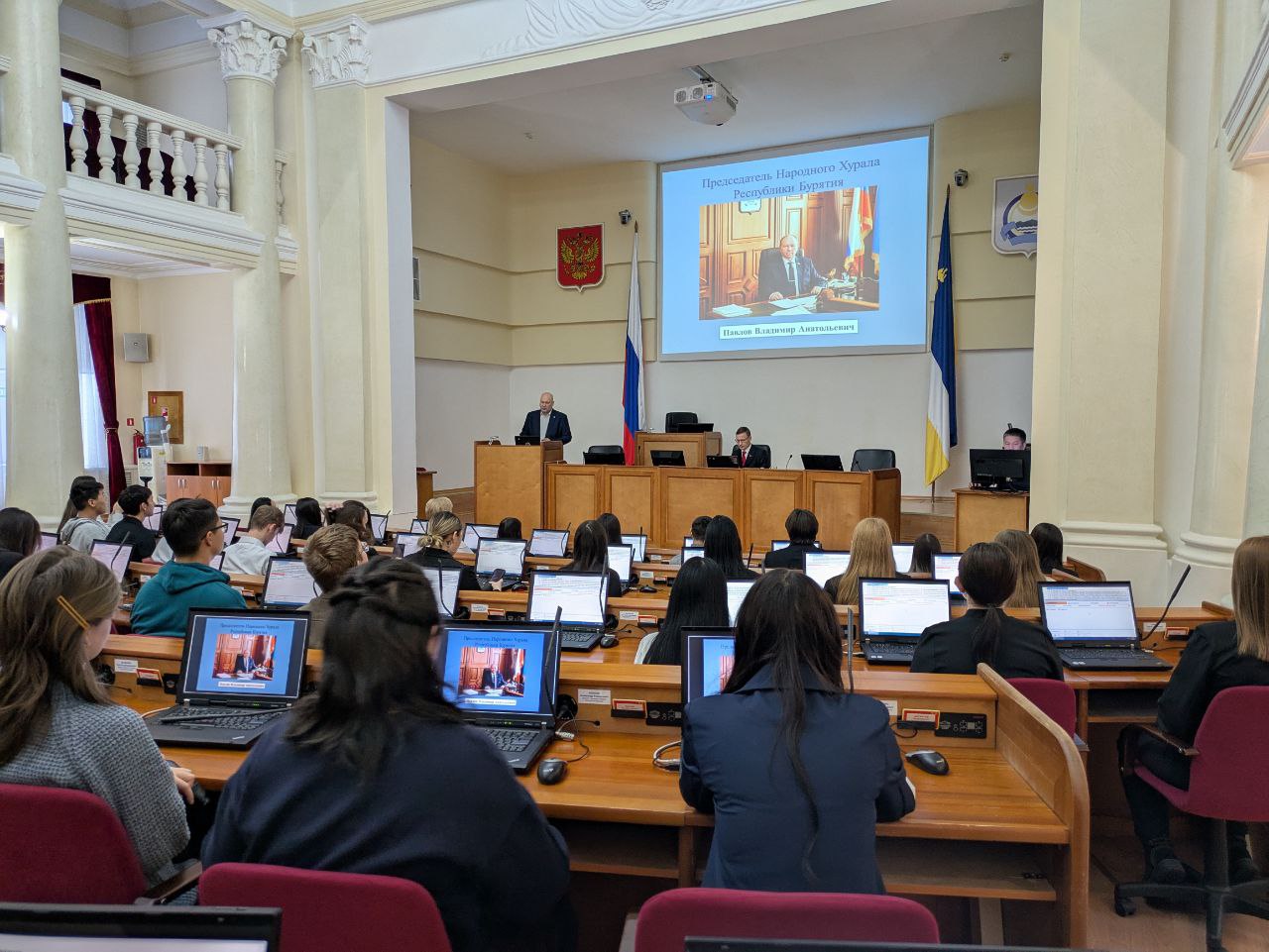 День открытых дверей, проходящий в честь Дня Конституции РФ, состоялся в республиканском парламенте День открытых дверей, проходящий в честь Дня Конституции РФ, состоялся в республиканском парламенте