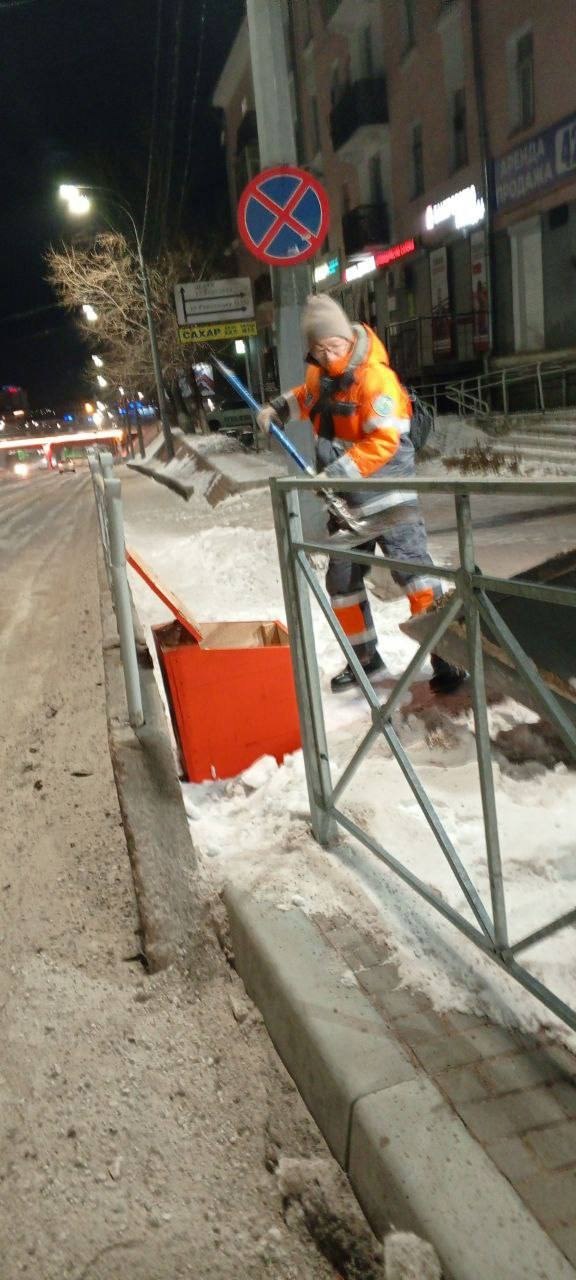 На городских улицах установлены 132 ящика с песком На городских улицах установлены 132 ящика с песком