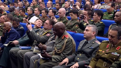 Коллективный Запад является основной военной угрозой для России, заявил начальник Генштаба ВС РФ Валерий Герасимов на брифинге для военных атташе