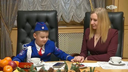 Владимир Путин поговорил по телефону с пятилетним Тимуром Рясным, чье желание попробовать себя в роли сотрудника ДПС он исполнил в рамках акции "Ёлка желаний"