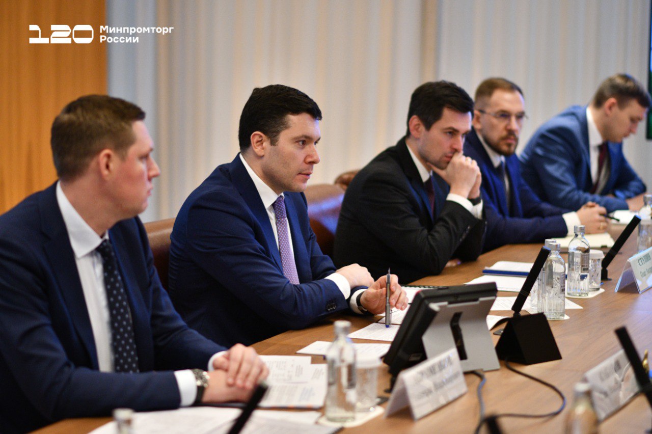 Глава Минпромторга России провел рабочую встречу с губернатором Ульяновской области Глава Минпромторга России провел рабочую встречу с губернатором Ульяновской области