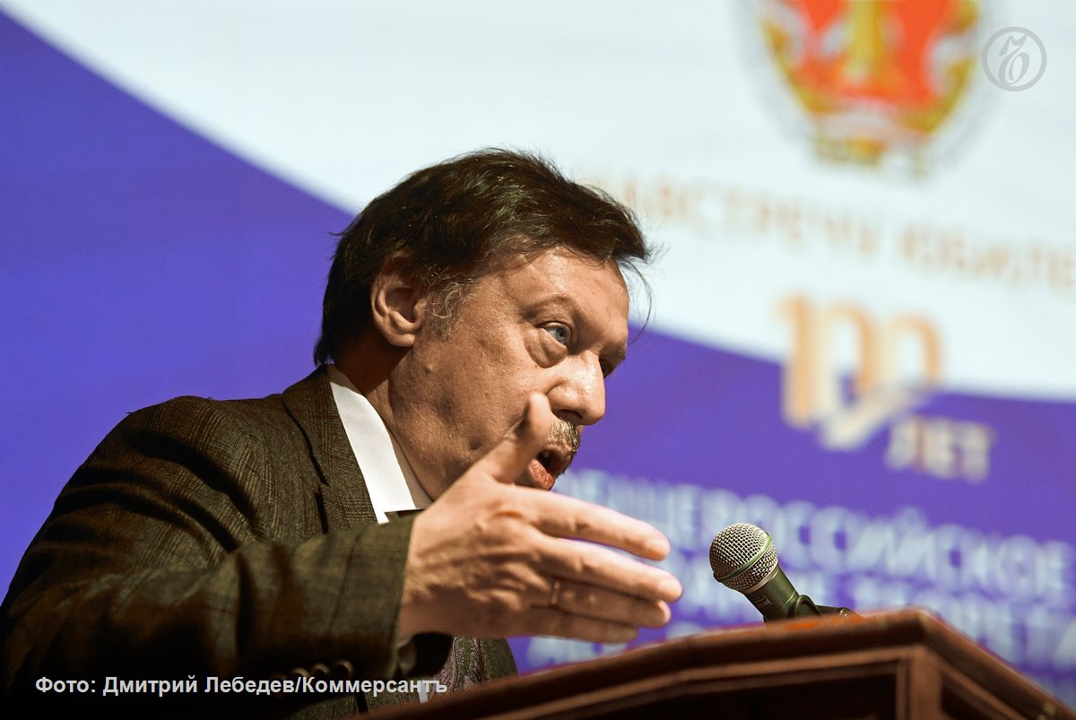 Представитель правительства России в Конституционном суде Михаил Барщевский объявил об уходе с должности