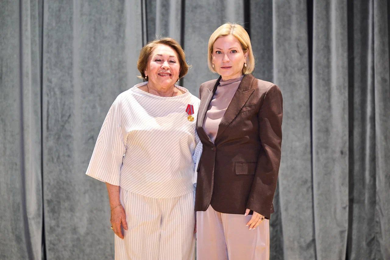 Ольга Любимова: Вручила государственные награды деятелям культуры и искусства Ольга Любимова: Вручила государственные награды деятелям культуры и искусства