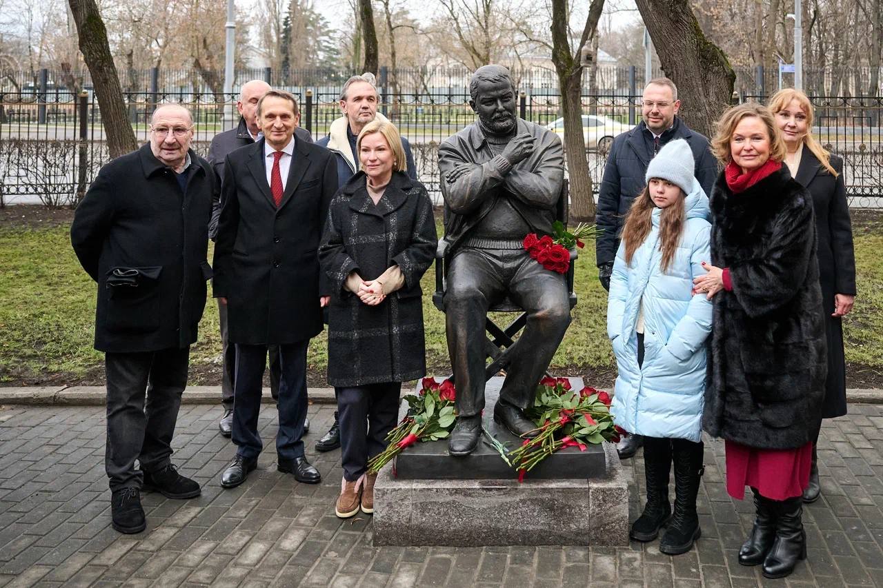 Ольга Любимова: Приняла участие в открытии памятника создателям романа и фильма «Семнадцать мгновений весны» Ольга Любимова: Приняла участие в открытии памятника создателям романа и фильма «Семнадцать мгновений весны»