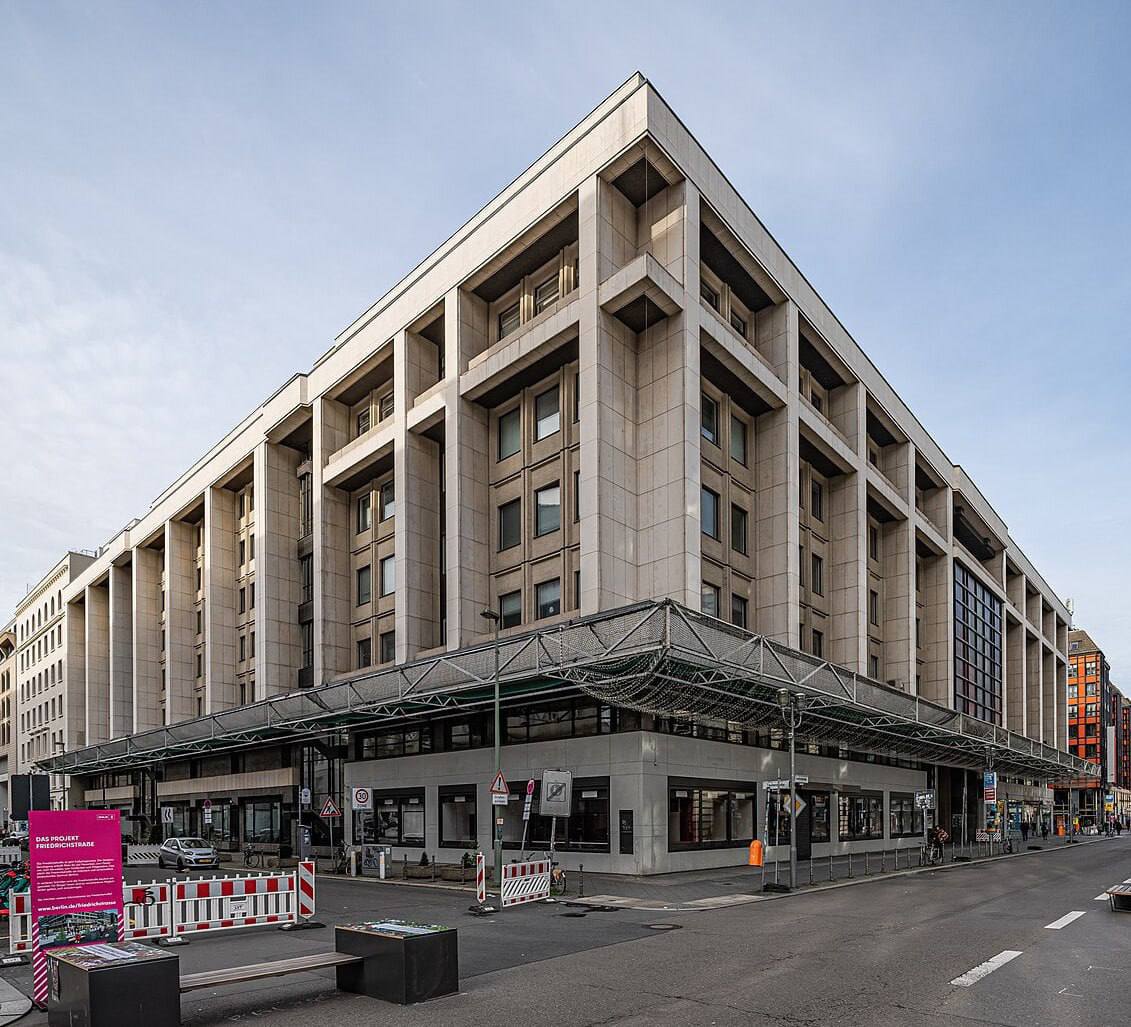 Новый враг немецкой демократии найден: в Берлине испугались «Русского дома»