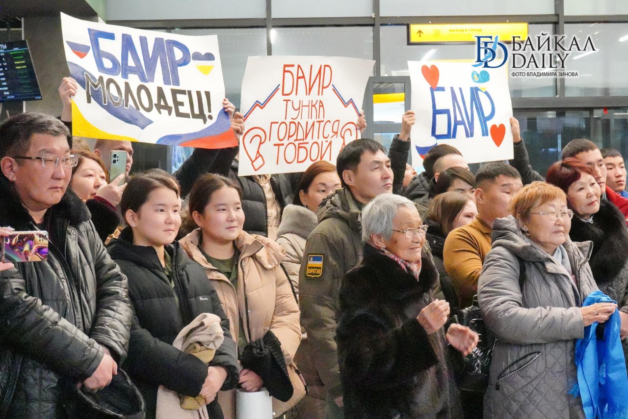 Сегодня в Улан-Удэ торжественно встретили боксёра Баира Батлаева Сегодня в Улан-Удэ торжественно встретили боксёра Баира Батлаева