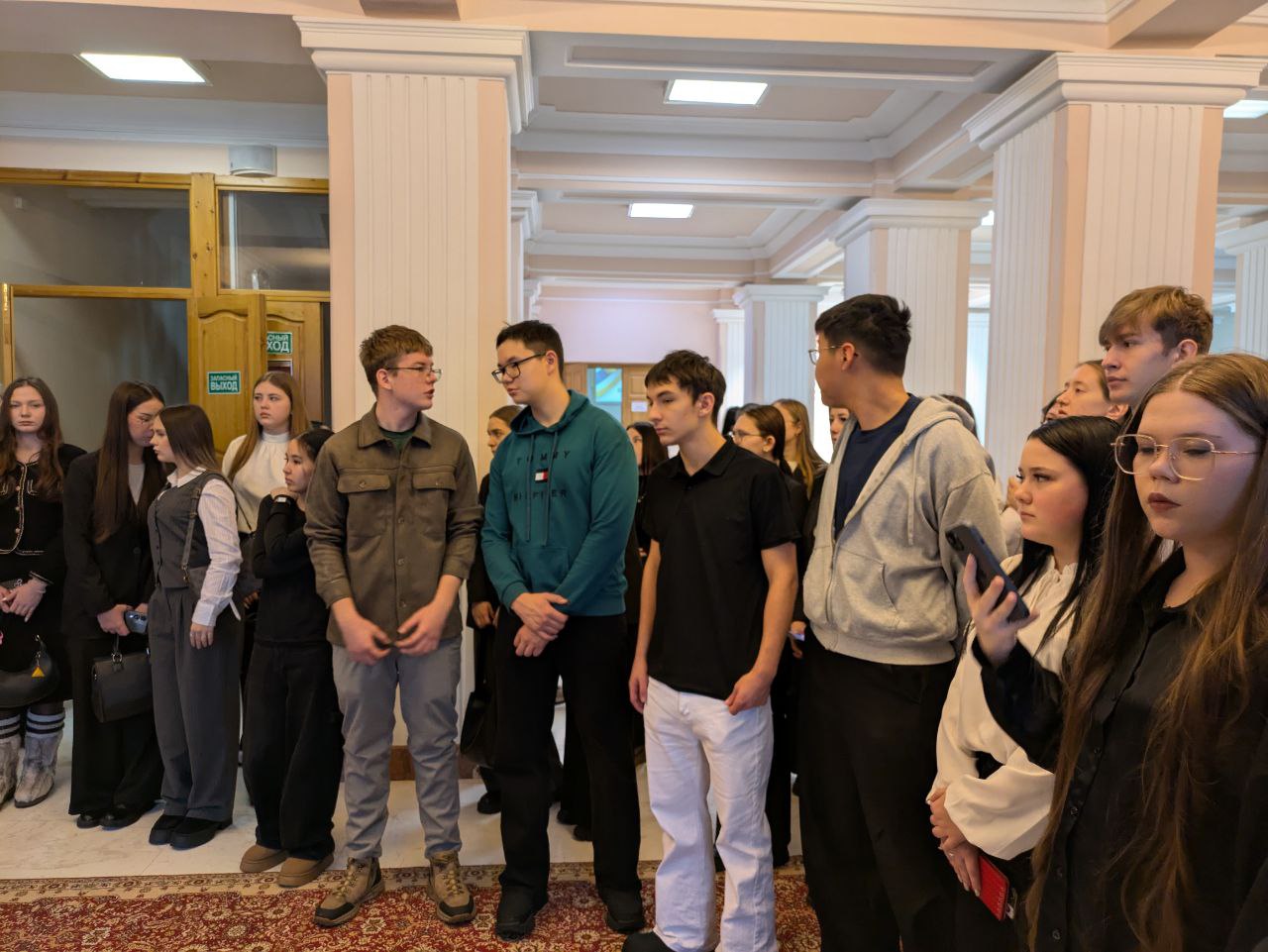 День открытых дверей, проходящий в честь Дня Конституции РФ, состоялся в республиканском парламенте День открытых дверей, проходящий в честь Дня Конституции РФ, состоялся в республиканском парламенте