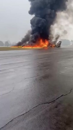 Несколько человек погибли в результате крушения бизнес-джета в США, сообщает Fox News со ссылкой на шерифа округа Айределл