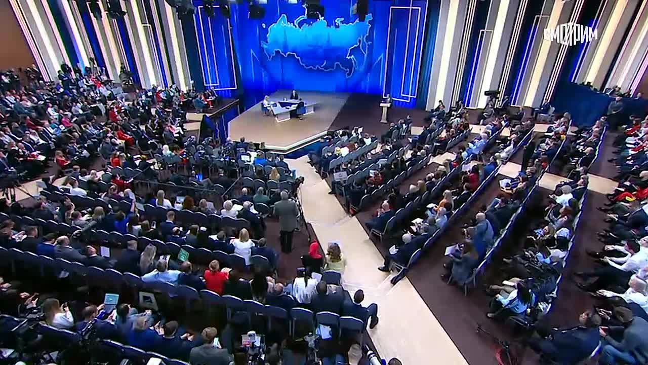 "Как только начинают говорить о деньгах и каком-то имуществе - сразу кладите трубку": Владимир Путин рассказал, как бороться с телефонными мошенниками