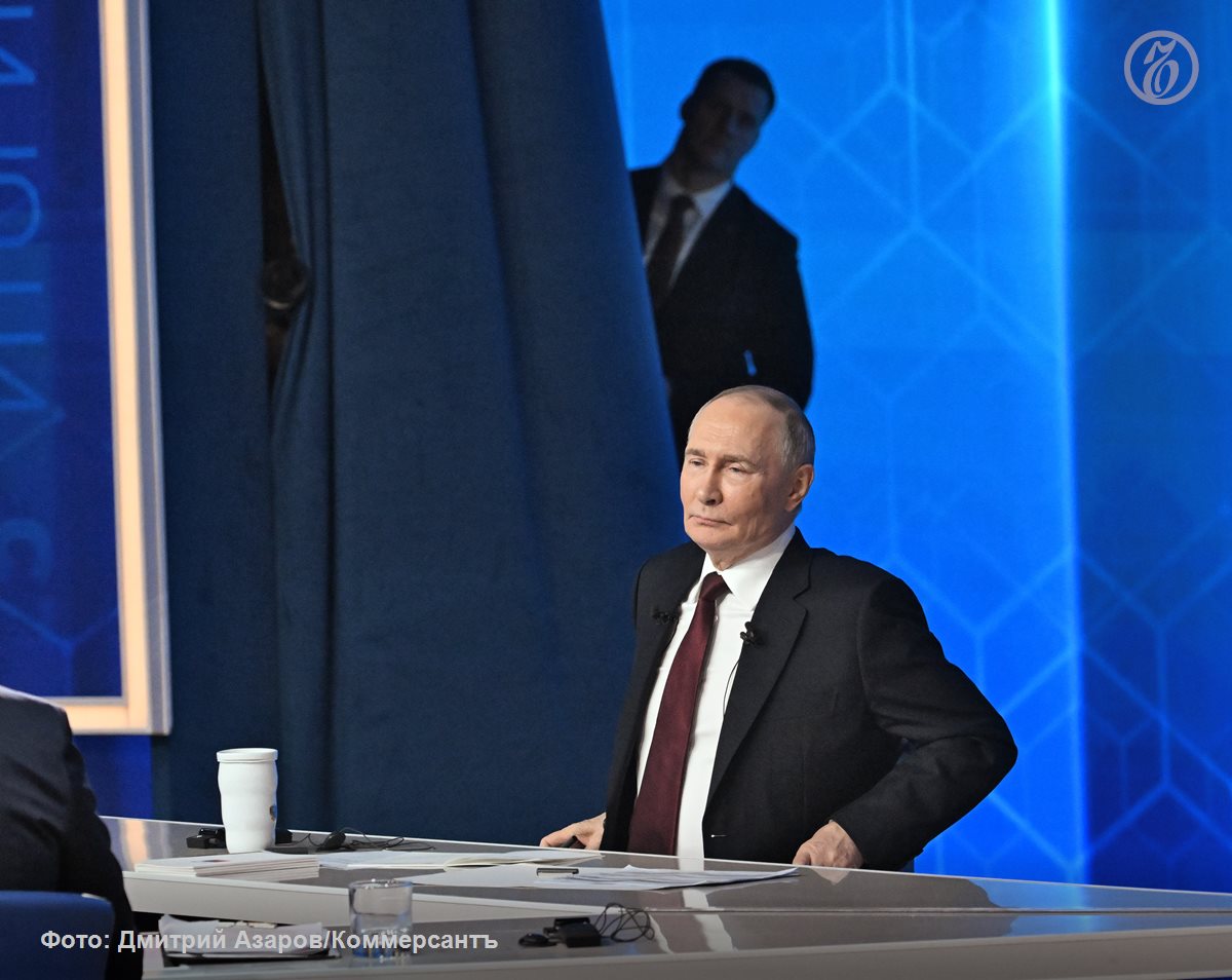 Я видел, как из зала под руки выводили какого-то немолодого журналиста