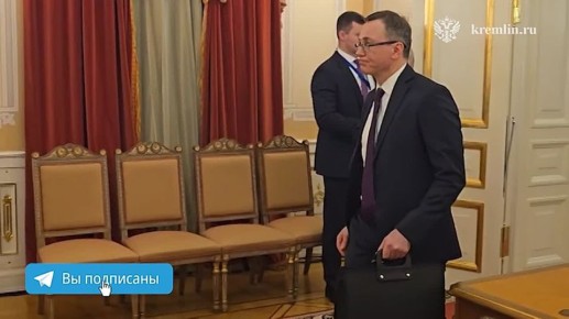 Владимир Путин встретился с президентом Киргизии Садыром Жапаровым перед заседанием Высшего Евразийского экономического совета, сообщили в Кремле