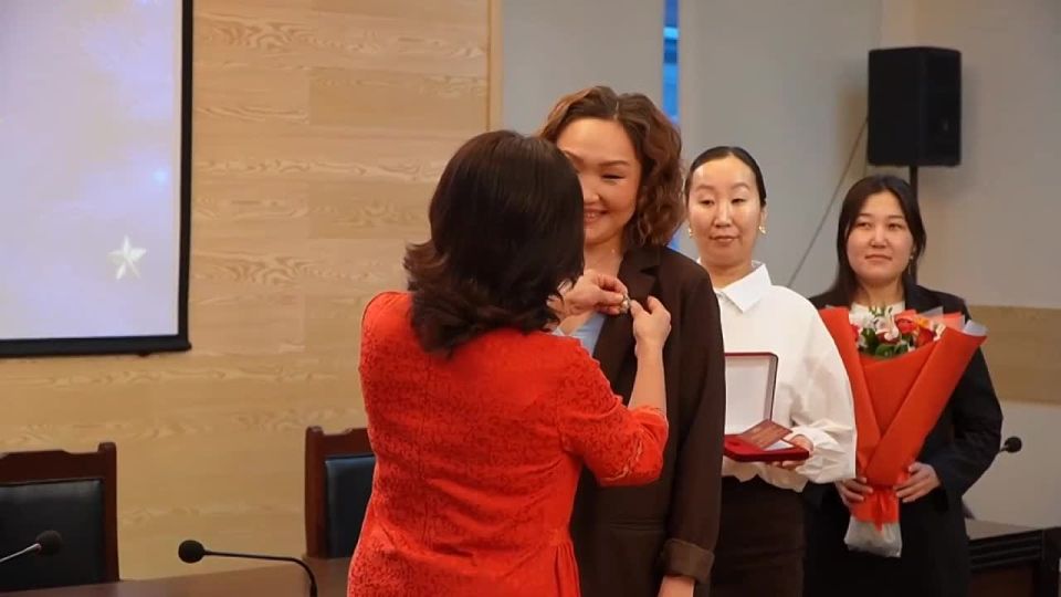 «Лучшим из лучших!»: бурятским артистам вручили государственные награды