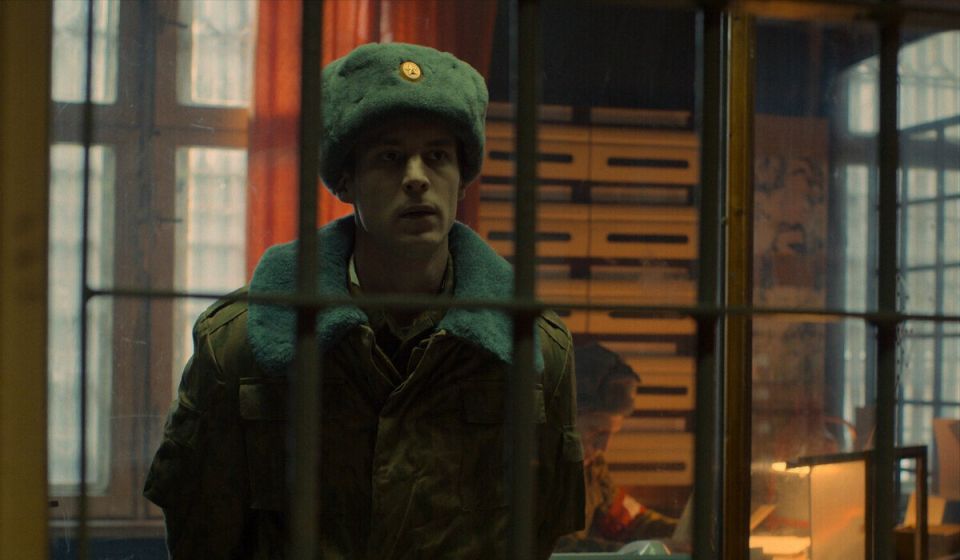 Лучшим российским сериалом 2025 года кино- и телекритики назвали «Аутсорс»