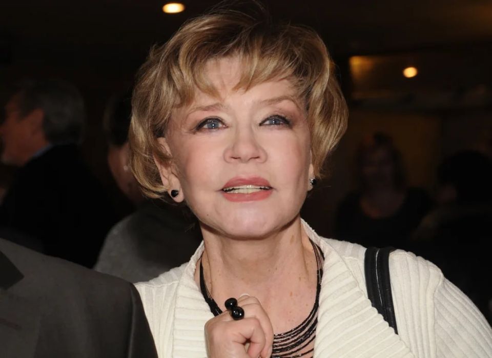 «В поистине народной картине Меньшова Алентова сыграла женщину, не слышавшую слова "феминизм" (как и ее зрители), но воплотившую его на практике»