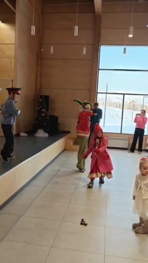 В Сотниково идёт новогоднее представление для маленьких жителей Бурятии